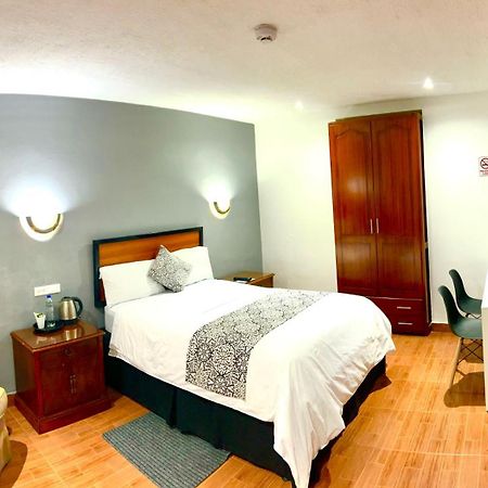 Accel Hotel La Quinta Ibarra Exteriör bild