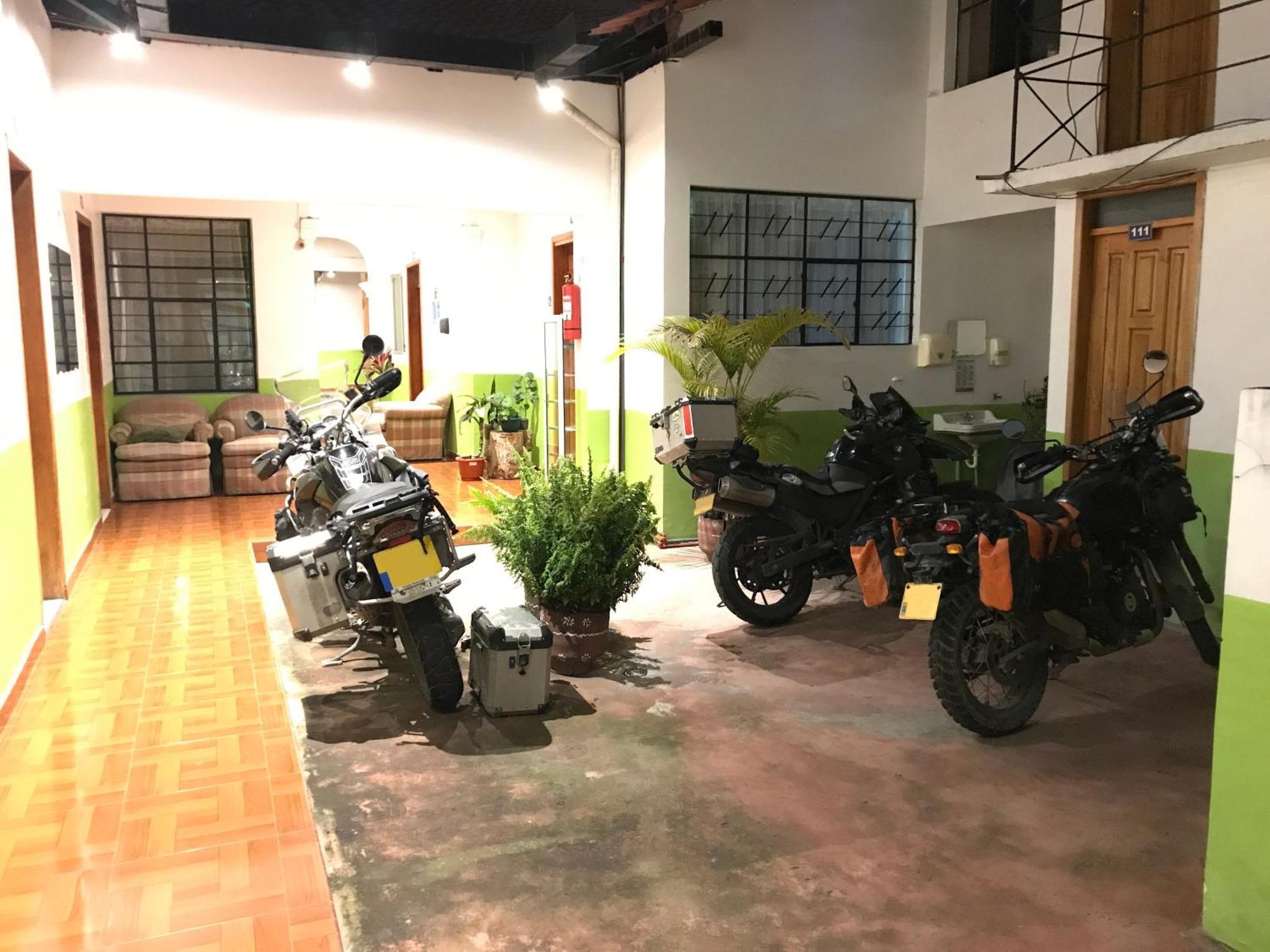 Accel Hotel La Quinta Ibarra Exteriör bild