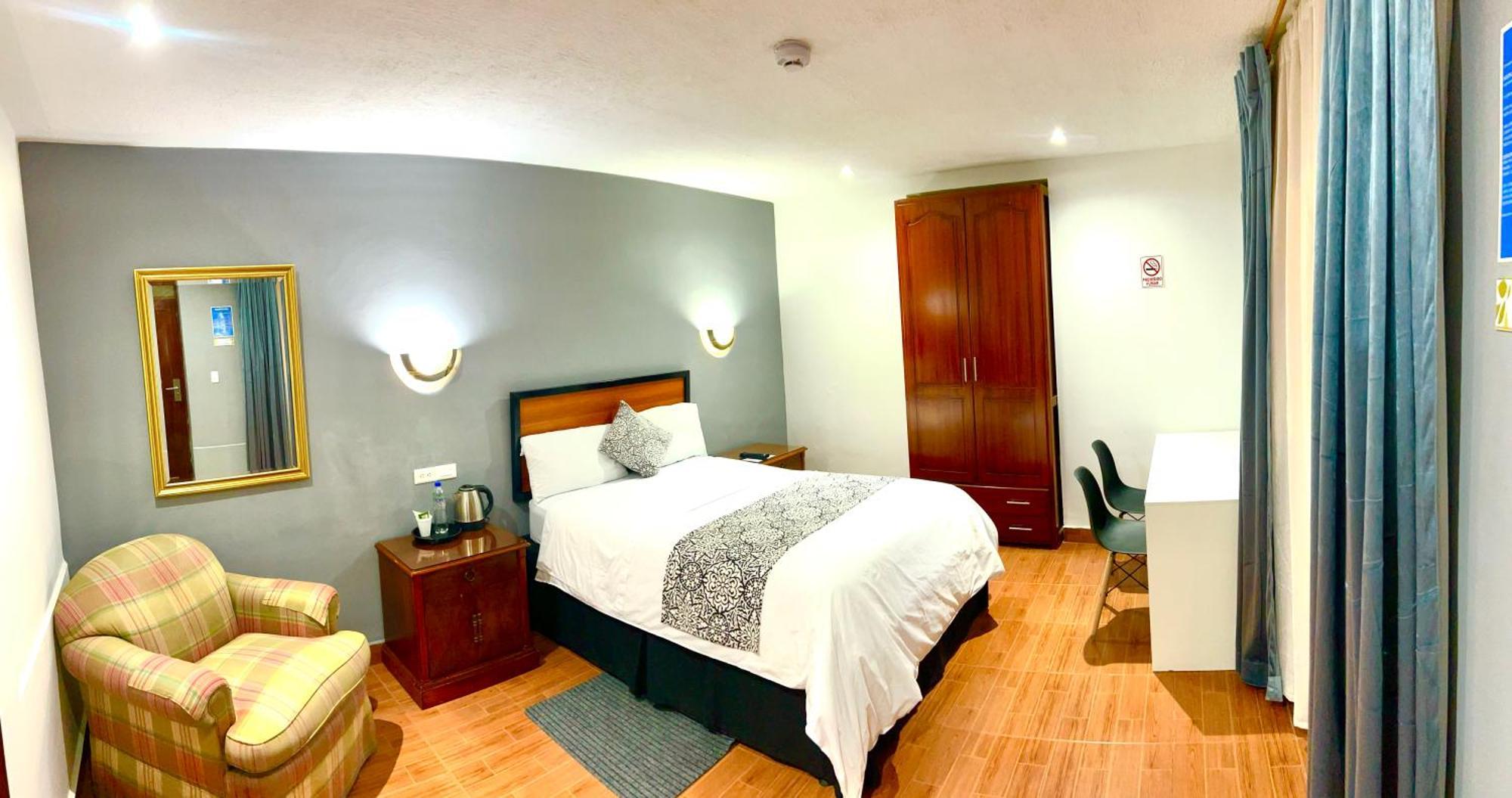 Accel Hotel La Quinta Ibarra Exteriör bild