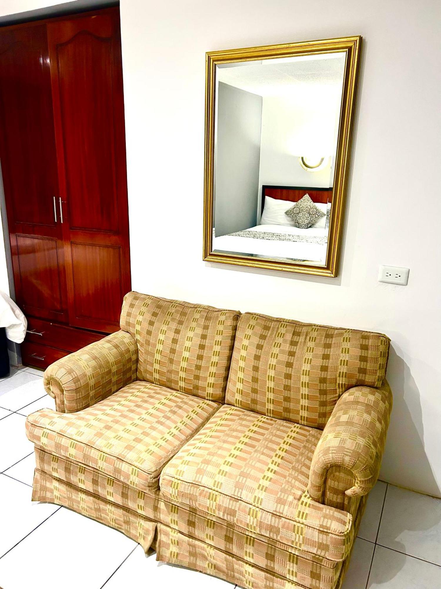 Accel Hotel La Quinta Ibarra Exteriör bild