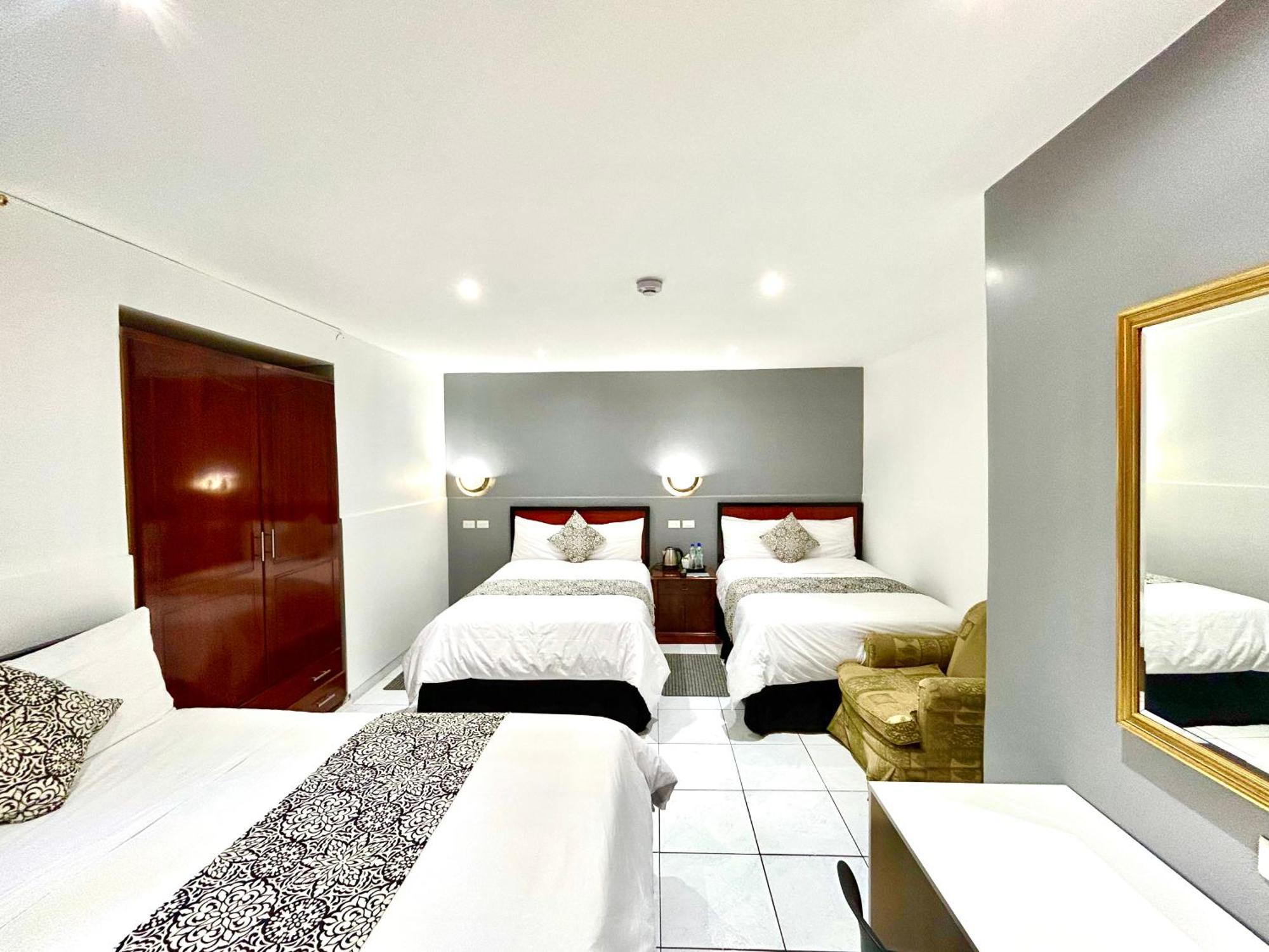 Accel Hotel La Quinta Ibarra Exteriör bild