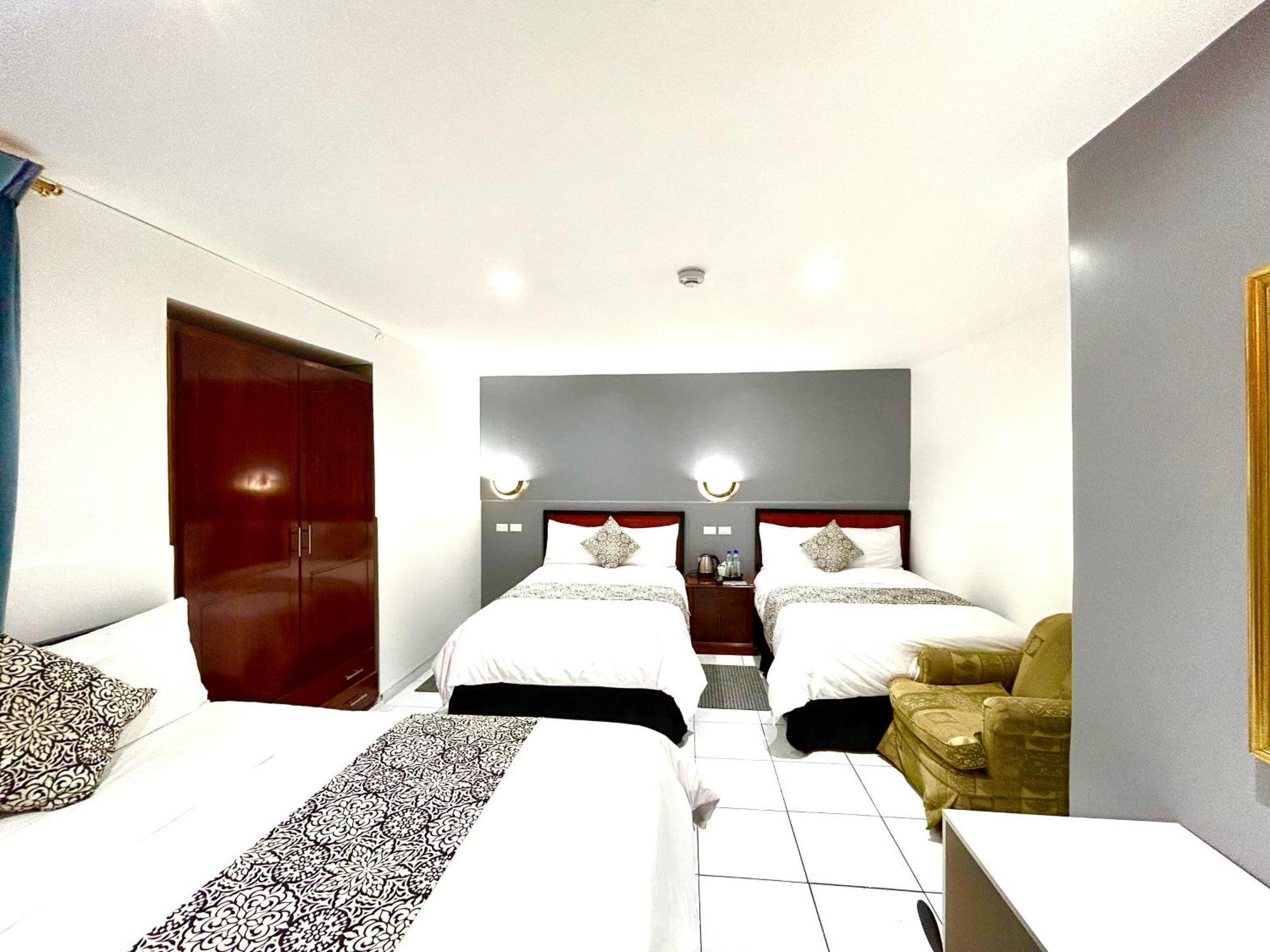 Accel Hotel La Quinta Ibarra Exteriör bild