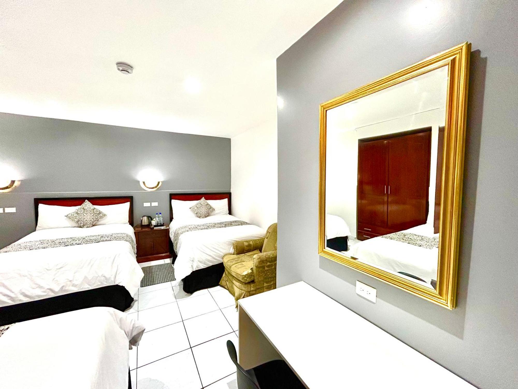 Accel Hotel La Quinta Ibarra Exteriör bild