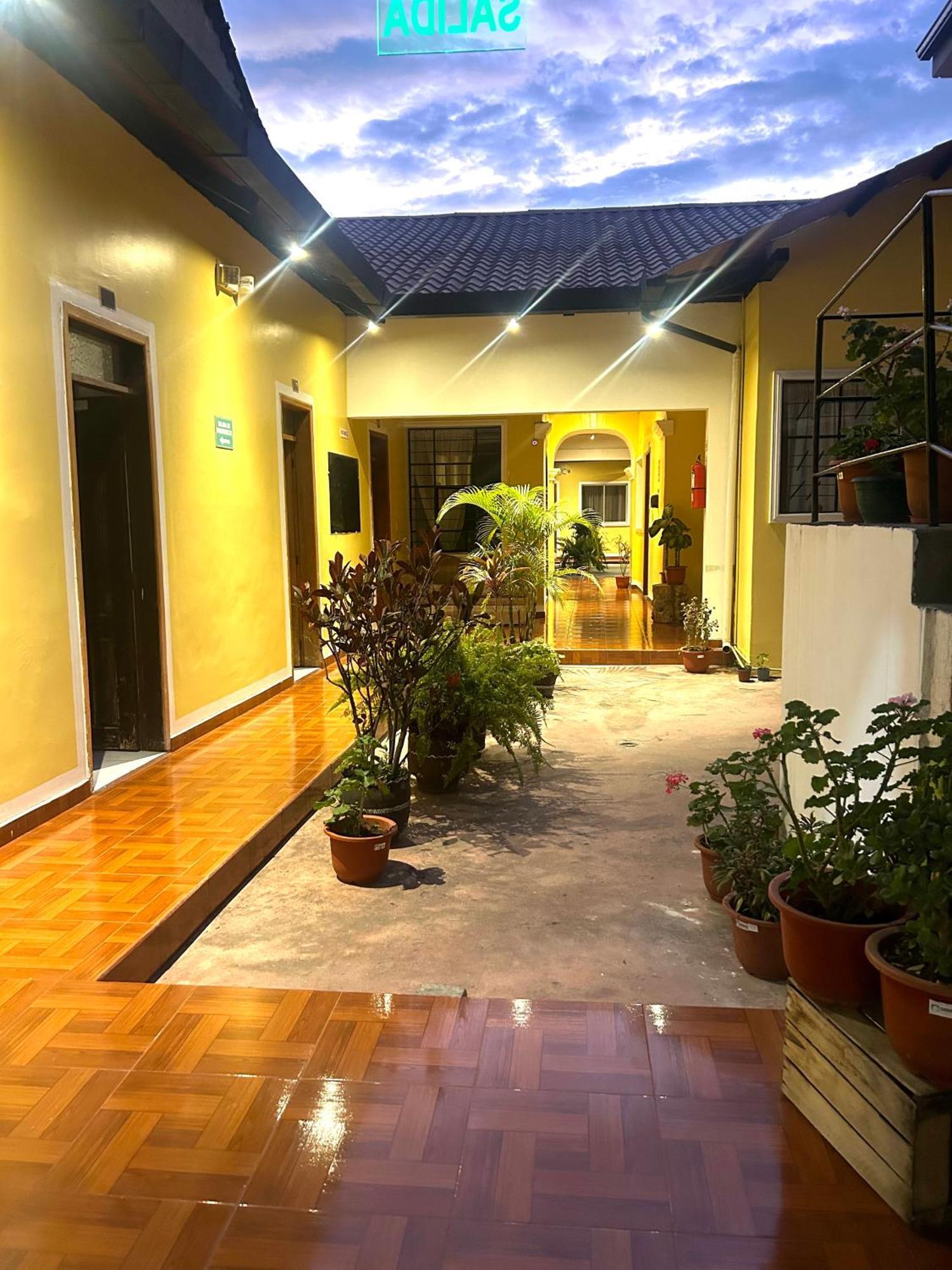 Accel Hotel La Quinta Ibarra Exteriör bild