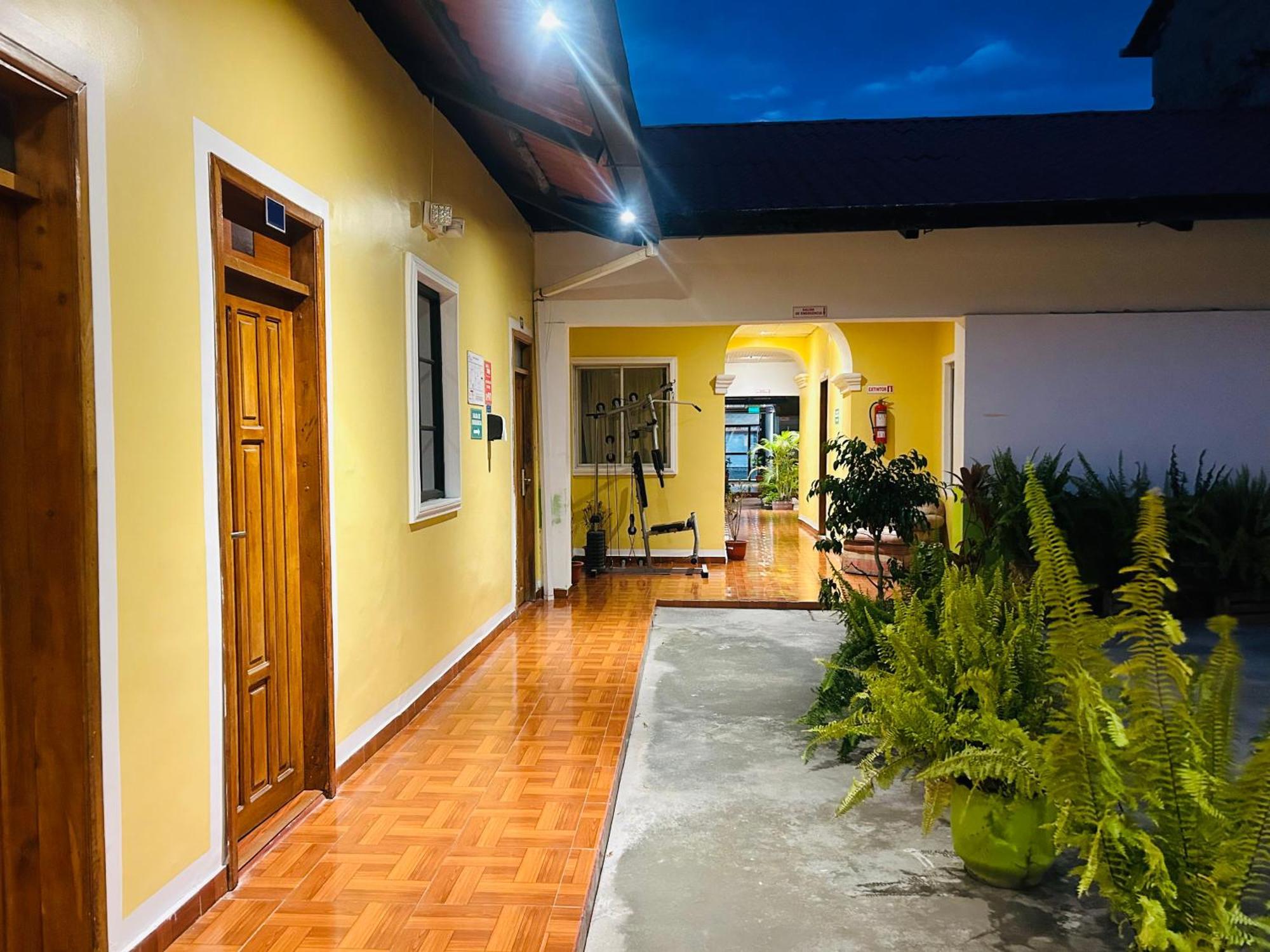 Accel Hotel La Quinta Ibarra Exteriör bild