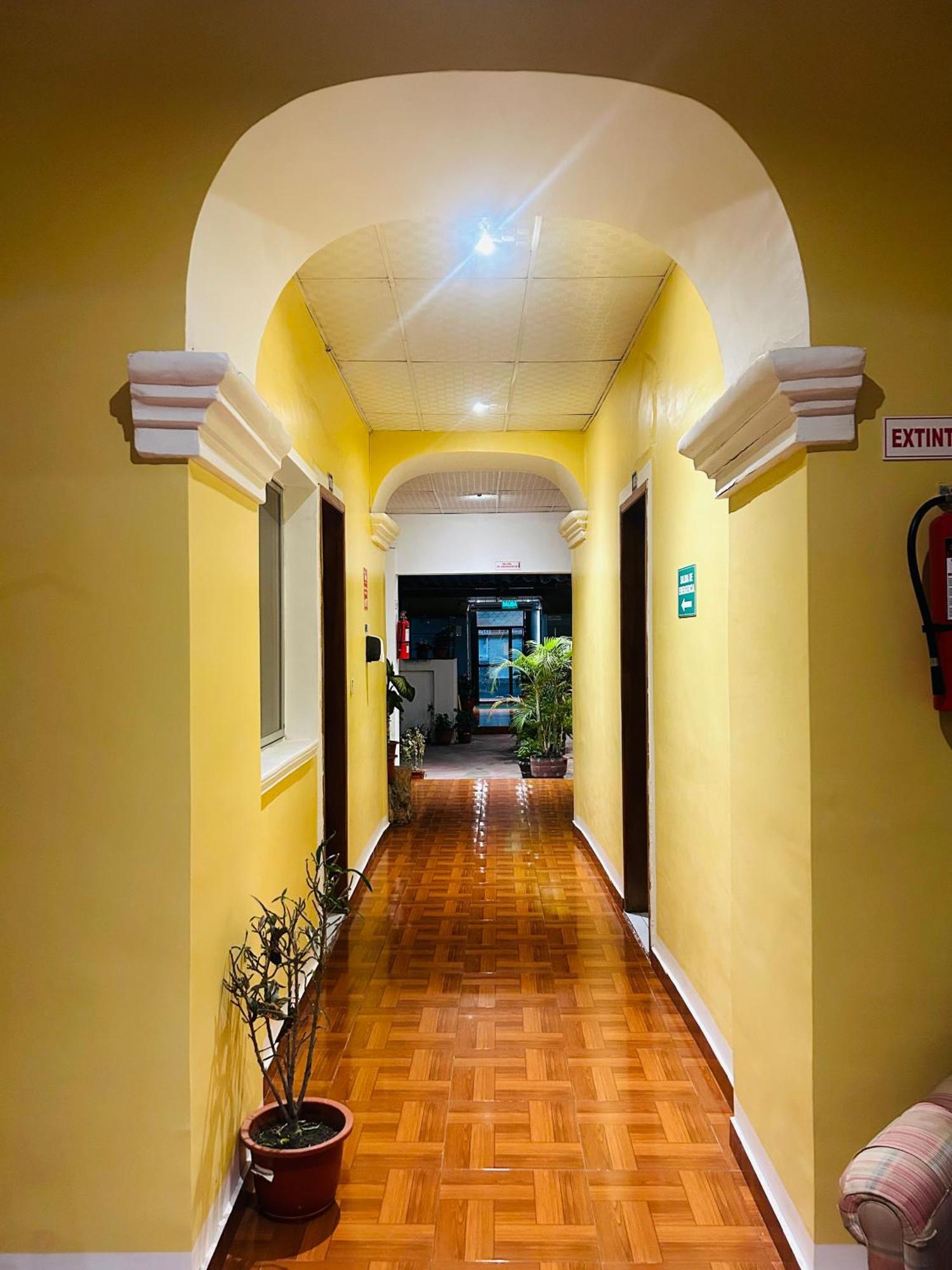 Accel Hotel La Quinta Ibarra Exteriör bild